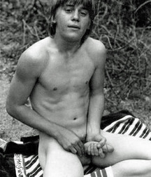 Black & White 58309e6e9ce0e.jpg