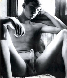 Black & White 58309e7722612.jpg