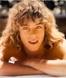 Boys with long hair 59973e61ce5e5.jpg