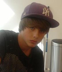 Internet boys 12 59a1bd325b900.jpg