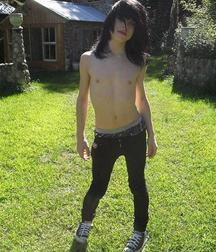 Boys with long hair 2 59d3e4a1a6a37.jpg