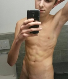 A world of selfies n 4 5bf5d1bfa9bdc.jpg