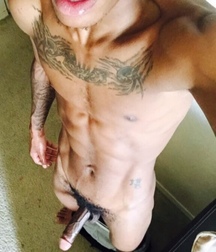 A world of selfies n 4 5bf5d1d8748e6.jpg