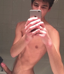 A world of selfies n 4 5bf5d2c3a91aa.jpg