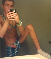 A world of selfies n 4 5bf5d2c8c14f3.jpg