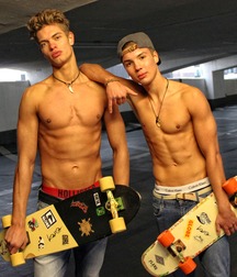 Shirtless skaterboys 571254b605ac1.jpg