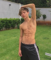 INSTA BOYS 5cd283ddcc25c.jpg