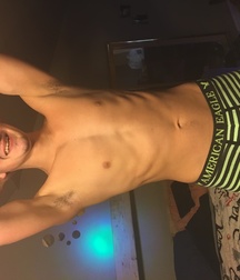 Jones posin 588c3e9e52569.jpg