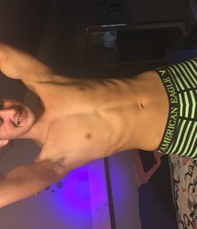 Jones posin 588c3ead87c37.jpg