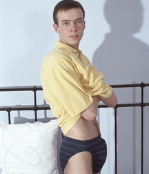 Young & hung 579b0c7063a00.jpg