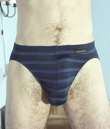 Young & hung 579b0c73118c1.jpg