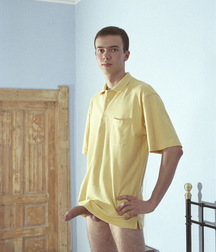 Young & hung 579b0c75994dd.jpg
