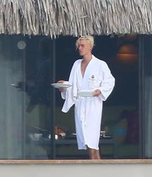 Justin Bieber 574738dea6730.jpg