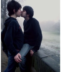 Hot Kisses 59712a2bd598a.jpg