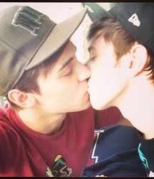 Hot Kisses II 59bcffc0b9ff9.jpg
