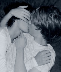 Hot Kisses II 59bd001245f3b.jpg