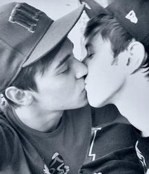 Hot Kisses II 59bd001341bb6.jpg