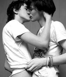 Hot Kisses II 59bd001415a9e.jpg