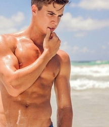 Gay guys... nice guys. 5ec8f0932c8fe.jpg