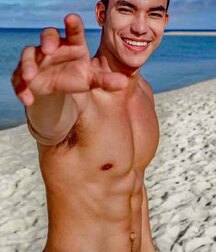Gay guys... nice guys. 5ec8f153afc13.jpg