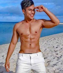 Gay guys... nice guys. 5ec8f155716fe.jpg