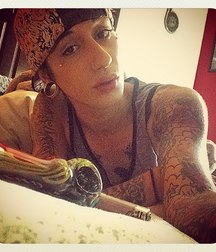 Tattooed Queen 576c2284118b9.jpg