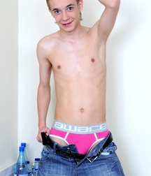 Jonathan Plugs Skylars Hole 59272ff23eae0.jpg