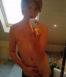 Random Selfies from Another Site 5777fa224dfd0.jpg