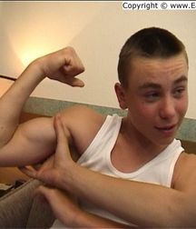boy fight 5790c29679e1f.jpg