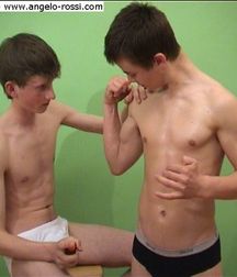 boy fight 5790c3ab617ae.jpg