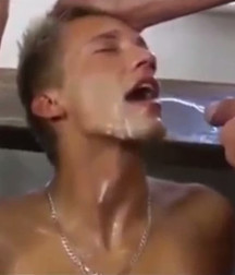 More hot pissing guys