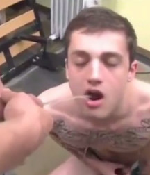More hot pissing guys 57ef80a758292.jpg