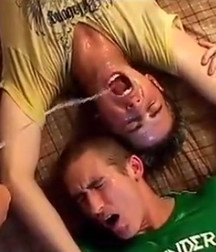 More hot pissing guys 57ef80ac88982.jpg