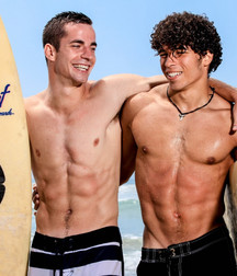 Austin Merrick & friend pose by beach 5856d3d64c762.jpg