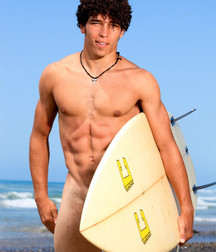 Austin Merrick & friend pose by beach 5856d3daded40.jpg