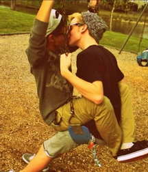 KissingStuff 58a755e1919ff.jpg