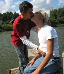 KissingStuff 58a755e86e203.jpg