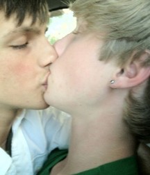 KissingStuff 58a756153699a.jpg