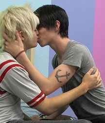 KissingStuff 58a75615f29be.jpg