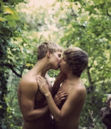 KissingStuff 58a75646d2385.jpg