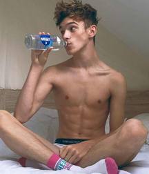 Twinks on a hot summerday 5d62ed0f19b8d.jpg