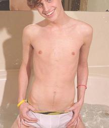 Ayden has a bath 581a3a68e4d4f.jpg