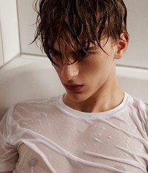 Hot boys need a cooling 5b1c2a370ffb1.jpg