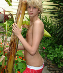 hot blond 5824209bc123d.jpg