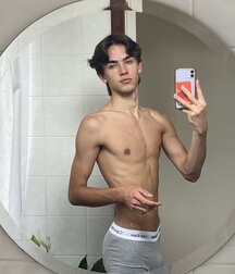 Boys, boys, boys and their selfies 