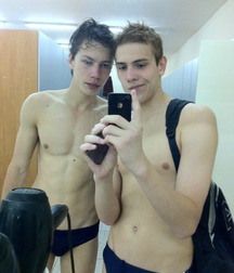 Friends^^ 5c86e82662963.jpg