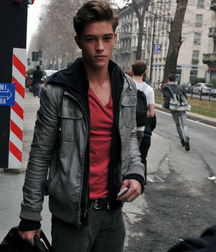 Hot Boys 50^^ 5cfd5f06c8b37.jpg