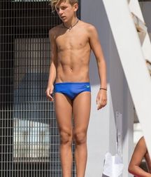 Bulge 47^^ 5d038d203a6d9.jpg