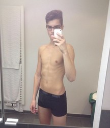 Hot Boys 64^^ 5d0eba0645e3f.jpg