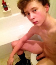 Hot Boys 123^^ 5d8ceadd42122.jpg